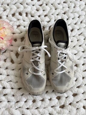 On Cloud Cloud X Women’s White Athletic Shoes Size 10.5